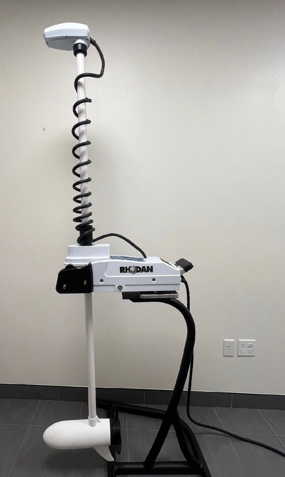 Rhodan Gen5 GPS-Guided Trolling Motor, 36 volts, 108” Shaft, White